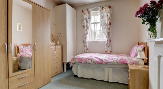 Stunning, Luxury Holiday Home With Covered Swimming Pool and Billiards Table in Barnstaple