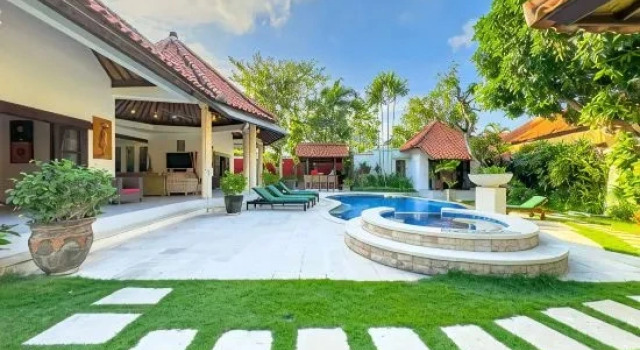 Villa Ginger 4BR Private Pool Villa by Villa Bugis, Varaa Villa Mökit kohteessa Bali, Mökki