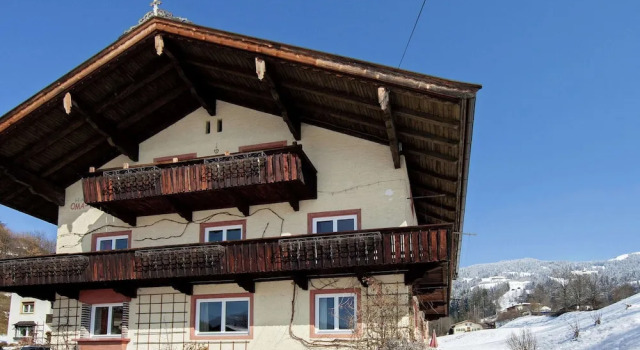 Huge Holiday Home in Hopfgarten im Brixental near Ski Lift