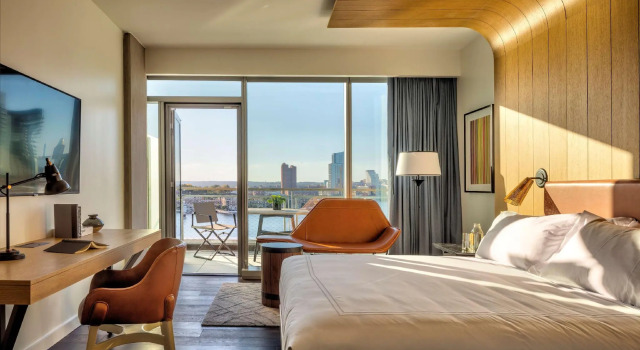 Двухместный номер Standard с балконом Canopy By Hilton Baltimore Harbor Point