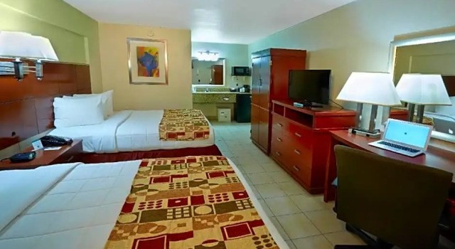 Четырёхместный номер Standard Flamingo Express Hotel