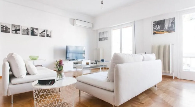 Chill like a local in Condo near historical sites!