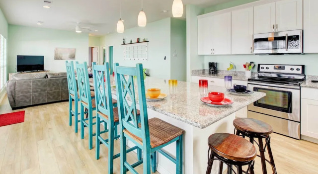 Коттедж с 3 комнатами Gilchrist 'EZ Street Beach House' w/ Gulf Access!