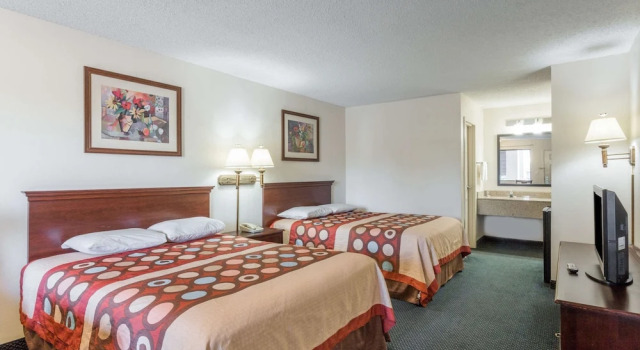 Четырёхместный номер Comfort Super 8 by Wyndham Slidell