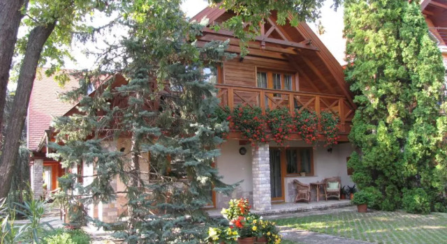 Апартаменты Tölgyes Apartment