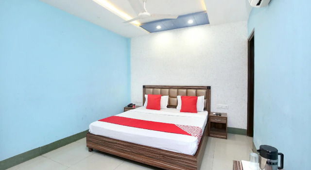 OYO 15030 Hotel ESS PEE Grand