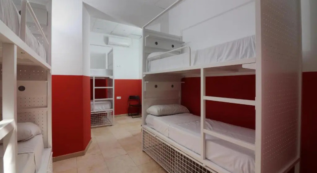 Кровать в общем номере (женский номер) Feel Hostels City Center