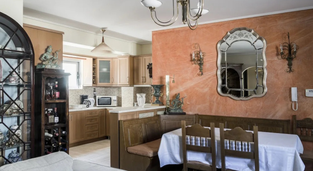 Семейные апартаменты с 2 комнатами Villa dIrene-near athens airport , 200 meters from the beach davis