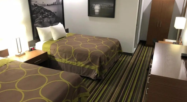Четырёхместный номер Standard Super 8 by Wyndham Windsor/Dougall