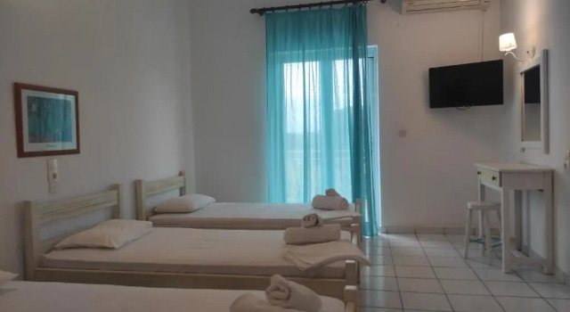 Студия с балконом и с красивым видом из окна Esperos Hotel