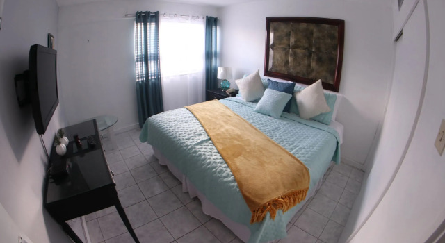 Beach Condo at Turtle Towers, Забронировать Отель Отели Ocho Rios Coast 3 звезды, 3*