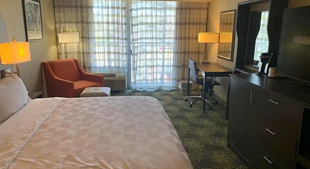 Двухместный люкс c 1 комнатой Holiday Inn Charlottesville-Univ Area by IHG