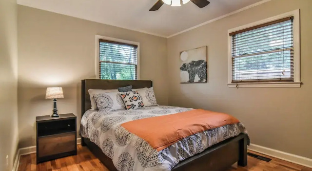 Grey Eagle Cottage with Hot Tub, Book Vacation Home Black Mountain North Carolina