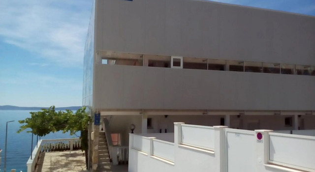 Quaint Holiday Home in Okrug Gornji near Bocici Beach, Buchen Sie Hotel Hotels in Gespanschaft Split-Dalmatien mit Pool, Schwimmbad