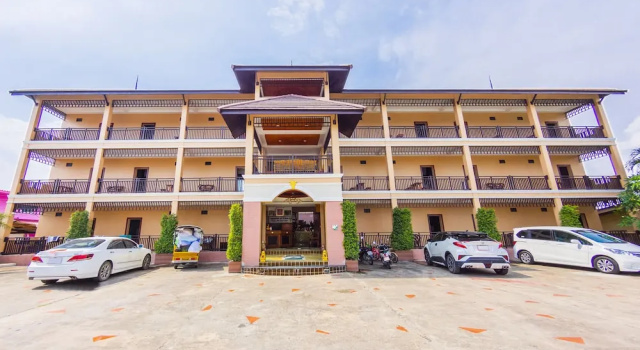 Korwanburi Hotel by OYO Rooms, Rezervovat Hotel Hotely v Central Thailand s parkováním, Parkování