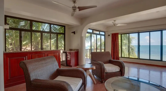 Коттедж Luxury с балконом и с красивым видом из окна Mission Bay - Large 5 Bedroom Oceanfront w Pier and Pool