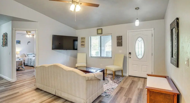 Bright Paradise of Palm Coast w/ Patio, Забронировать Отель Палм-Кост штат Флорида, рядом с Баптистская церковь Парквью