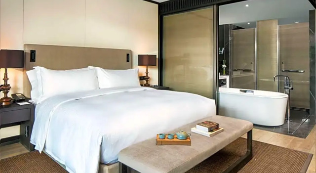 Двухместный номер Standard с видом на озеро Hilton Ningbo Dongqian Lake
