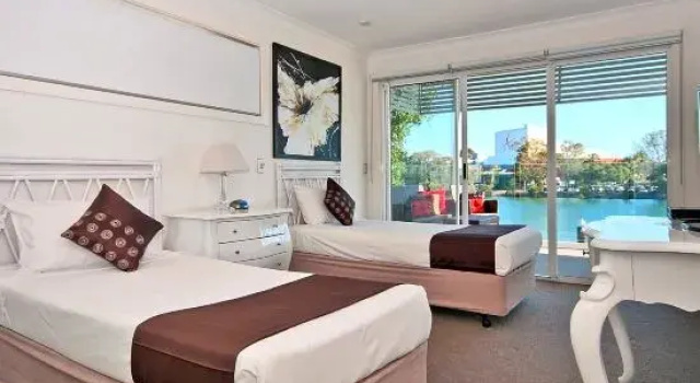 Surfers Paradise Escape (Heated Pool), Забронировать Отель Серферс-Парадайс Голд-Кост, рядом с Пляж Баддс