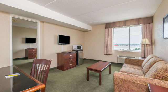 Super 8 by Wyndham Mississauga