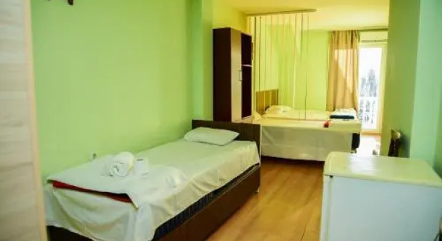 Art Theatre Caffe - River view Hotel, Boek Hotel Hotels in Lake Ohrid met parkeren, Parkeren