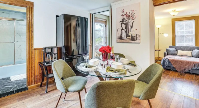 1 Mi to Main St: Riverside Torrington Apt w/ Yard, Buchen Sie Ferienwohnung Torrington Connecticut