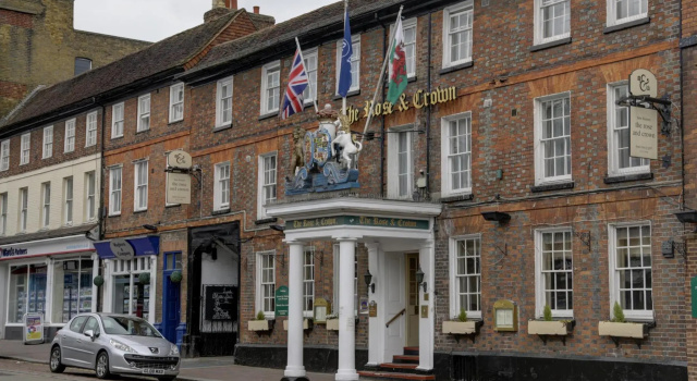 Кровать в общем номере Uno Hotel Rose and Crown Tonbridge