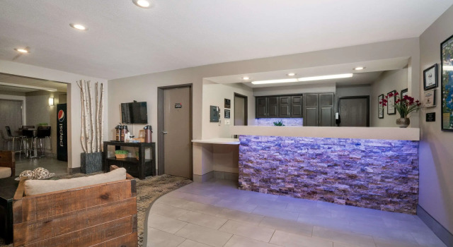Super 8 by Wyndham Spirit Lake/Okoboji, Book Mini-hotel Okoboji Iowa