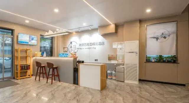 Huanpeng Seattle Boutique Hotel (Tianjin Xiaobailou 5th Avenue), Забронировать Бутик-отель Отели Тяньцзинь с парковкой, рядом с Beyou World, Парковка