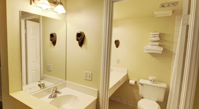 Четырёхместный номер Deluxe с балконом The Retreat on Charleston Peak