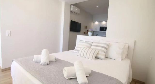Апартаменты Lakones Deluxe Suites