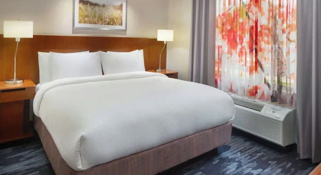 Люкс Fairfield Inn and Suites Charleston North/University Area