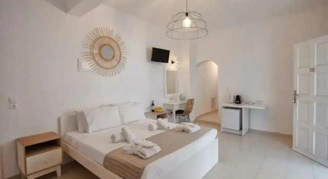 Двухместный номер Standard с балконом и с видом на горы Blue Sapphire Perissa Hotel