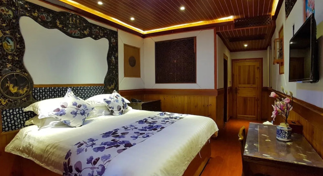 Номер Luxury Yangshuo Li River Lodge
