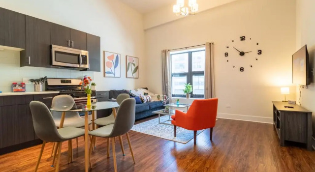 McCormick Place 420 friendly 3br-2ba in Downtown Chicago with optional parking for 8 guests