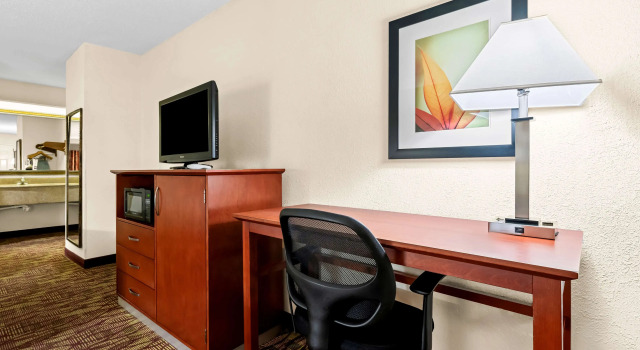 Четырёхместный номер Standard Best Western Inn