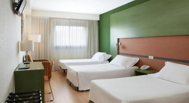 Трёхместный номер Standard Hotel Naval Sestao