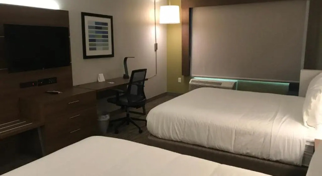Четырёхместный номер Standard Holiday Inn Express & Suites Houston Southwest Galleria Area by IHG