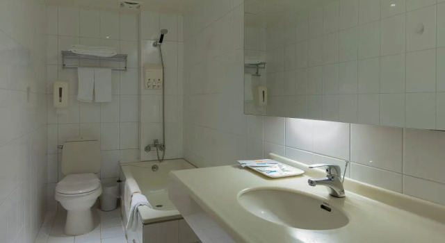Семейный номер Standard с видом на озеро Bitan Hotel