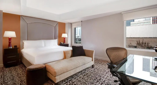 Двухместный номер Hearing Accessible Deluxe The Sam Houston, Tapestry Collection by Hilton