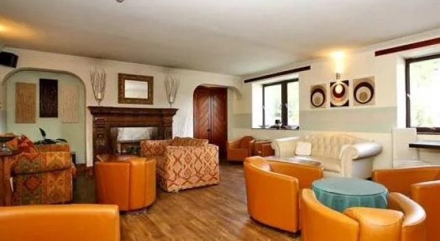 Auld Kirk Hotel