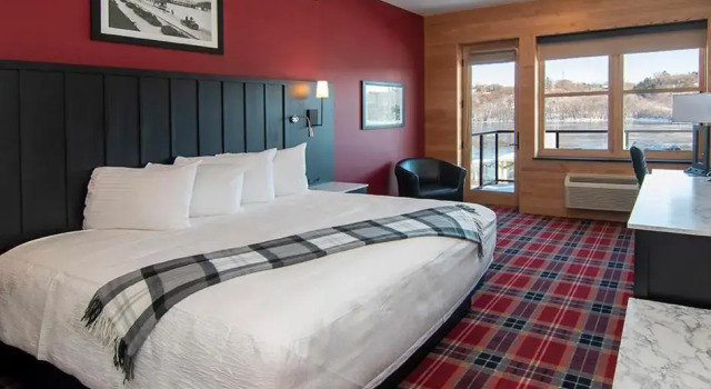 Люкс с видом на реку Water Street Inn