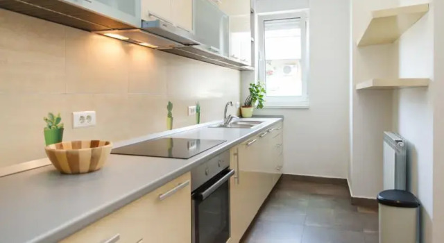 Apartment Large, Забронировать Апартаменты/квартира Отели Белграда с парковкой, рядом с Храм Святого Саввы, Парковка