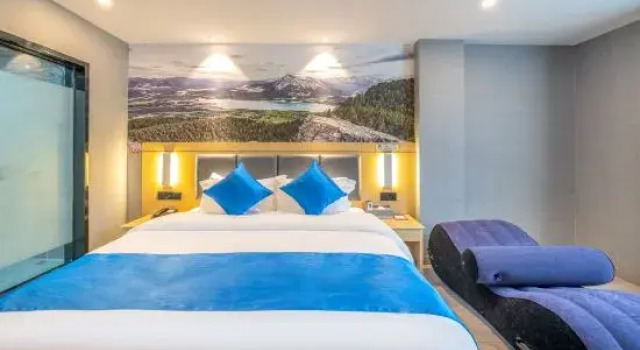 Jingzhiyue Hotel (Guigang Wuyue Plaza Guigang Station), Book Hotel Hotels in Guigang with a Pool, Swimming Pool