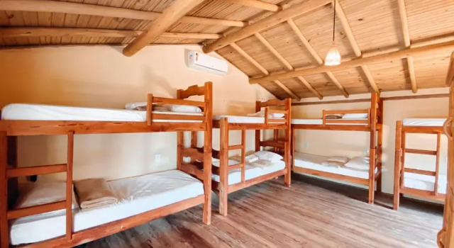 Кровать в общем номере Caramuru Hostel Caraíva