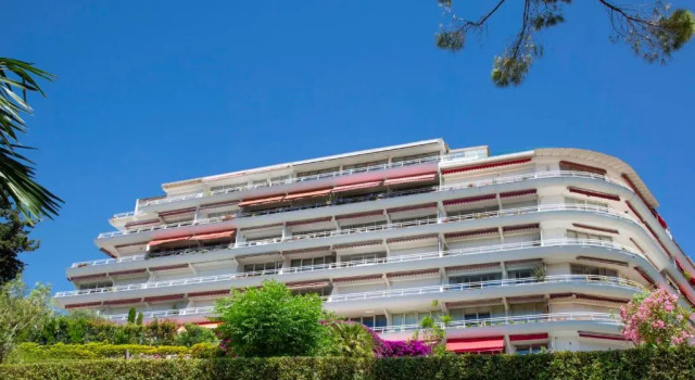Fully equipped appartment 105 m2 clear view on the sea and californie hills, Забронировать Отель Отели и гостиницы Канн, рядом с La Californie, Отель