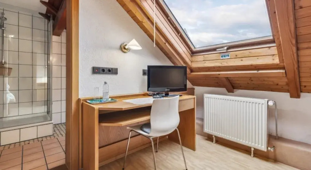 Hotel zum Erwin, Забронировать Отель Карлсруэ Баден-Вюртемберг, рядом с Рождественский рынок в Дурлахе