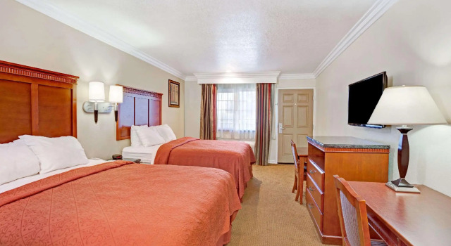 Четырёхместный номер Standard Super 8 by Wyndham Cypress Buena Park Area