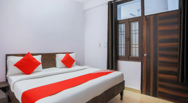 OYO 70819 Hotel Royal King, Забронировать Отель Нойда штат Уттар-Прадеш