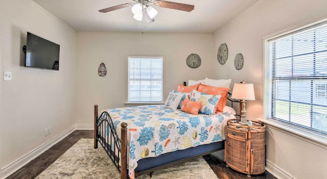 Blue Dolphin' Cottage: Walk to Galveston Seawall!, Забронировать Дом для отпуска Виллы Галвестон, рядом с Rebecca Sealy Hospital, Вилла